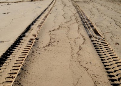 tire-tracks-in-the-sand-blanchi-costela